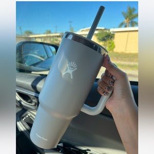 !!!!SOLD!!!!!hydro flask 40oz travel tumbler in very good condition